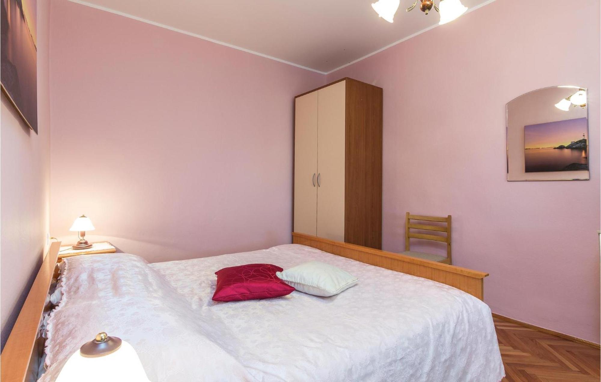 Cozy Apartment In Pican With Kitchen Zewnętrze zdjęcie