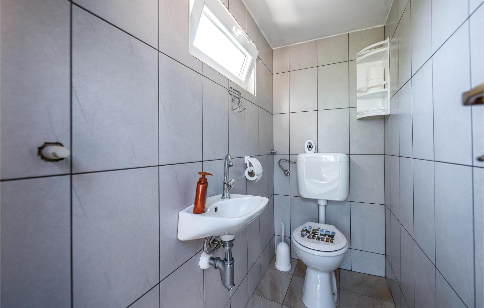 Cozy Apartment In Pican With Kitchen Zewnętrze zdjęcie