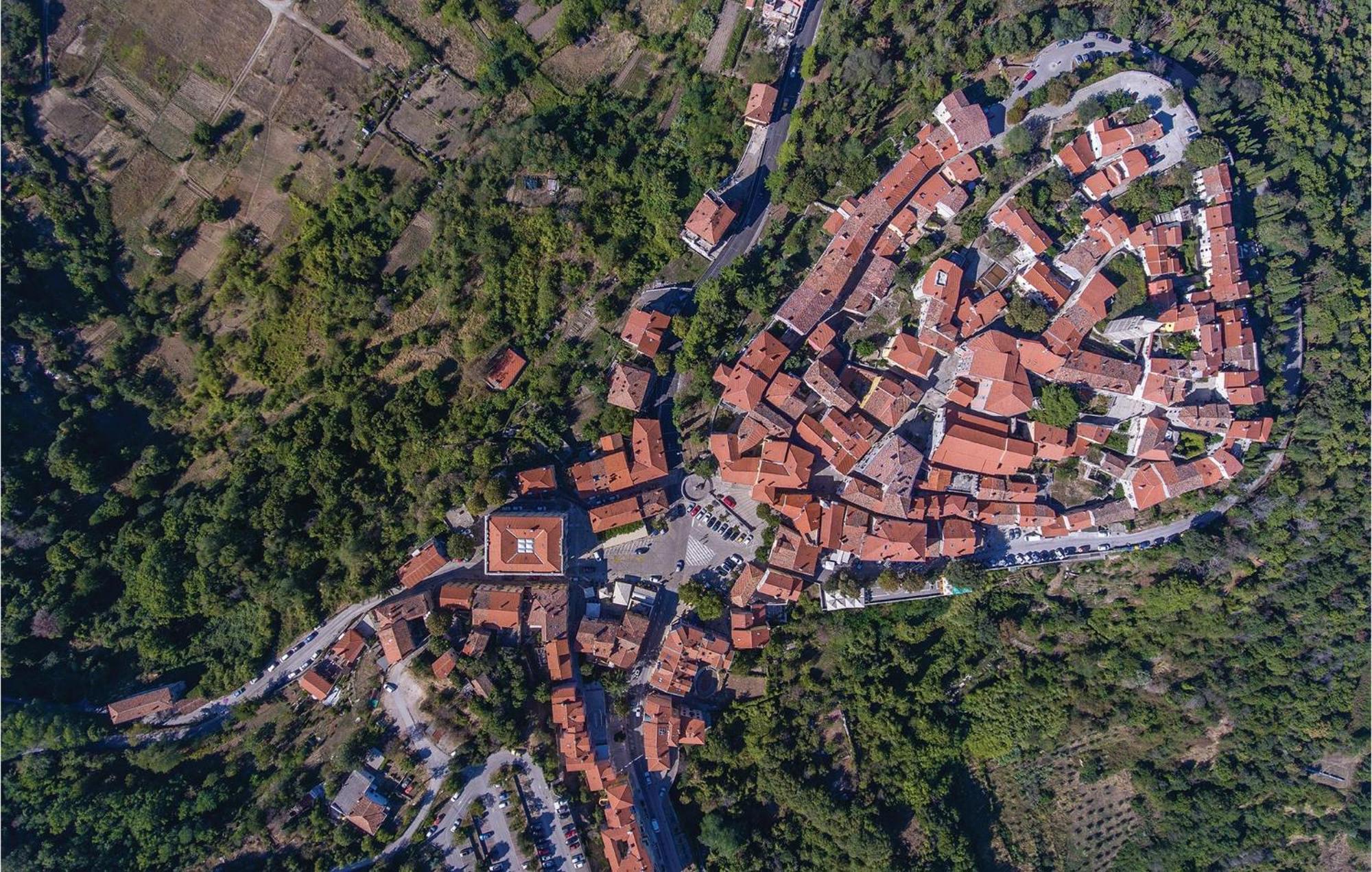 Cozy Apartment In Pican With Kitchen Zewnętrze zdjęcie