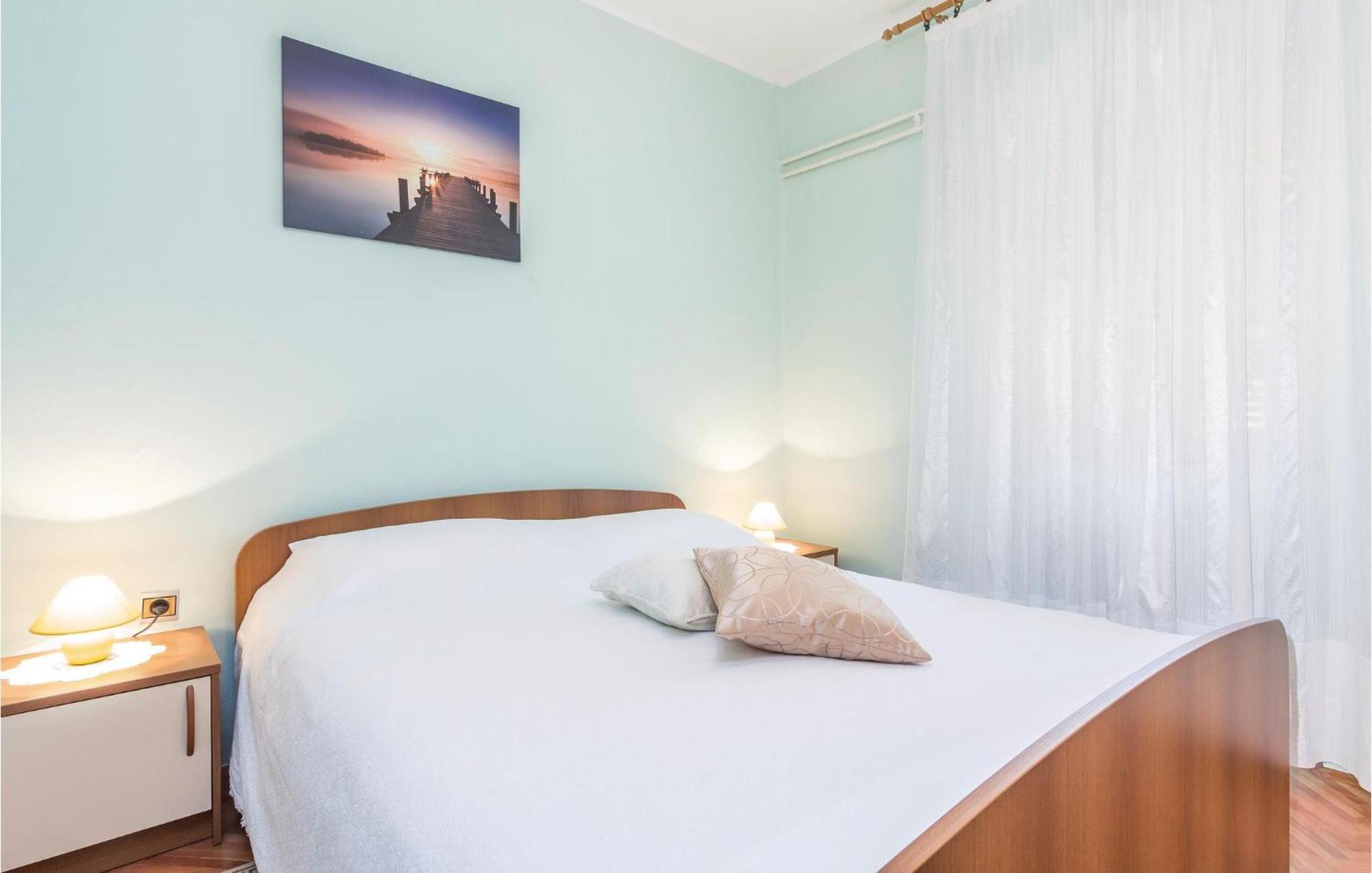 Cozy Apartment In Pican With Kitchen Zewnętrze zdjęcie