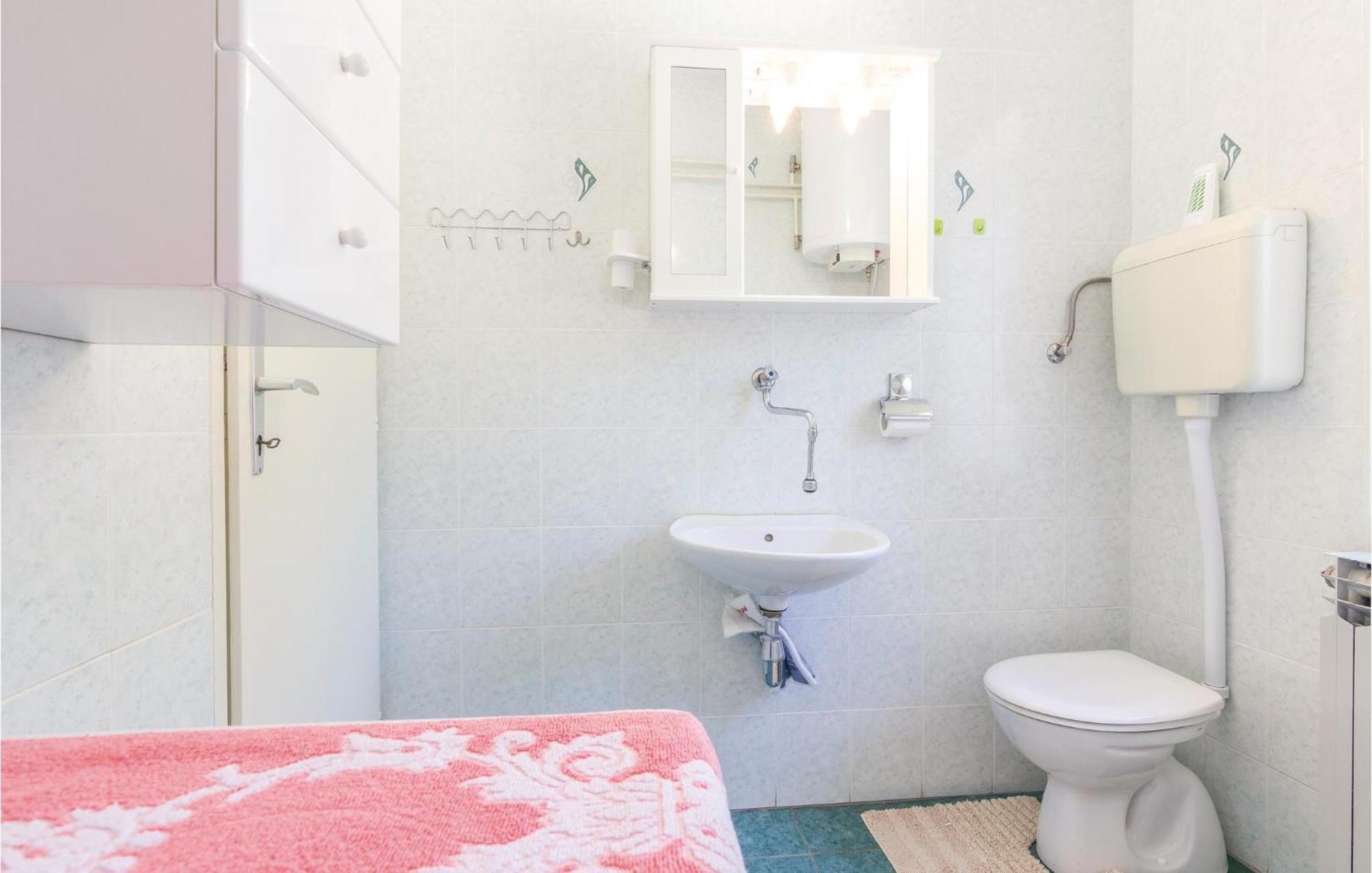 Cozy Apartment In Pican With Kitchen Zewnętrze zdjęcie