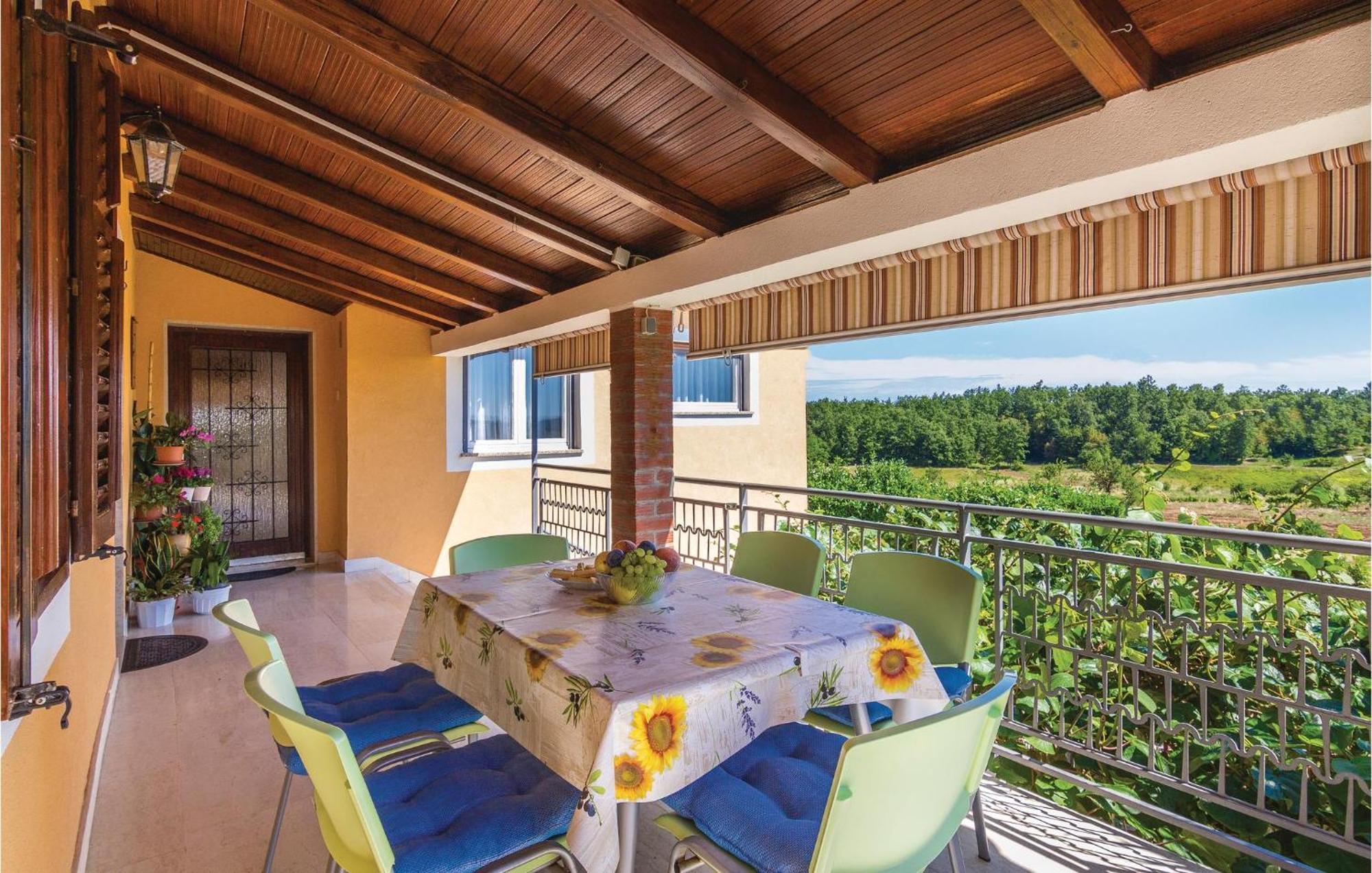 Cozy Apartment In Pican With Kitchen Zewnętrze zdjęcie